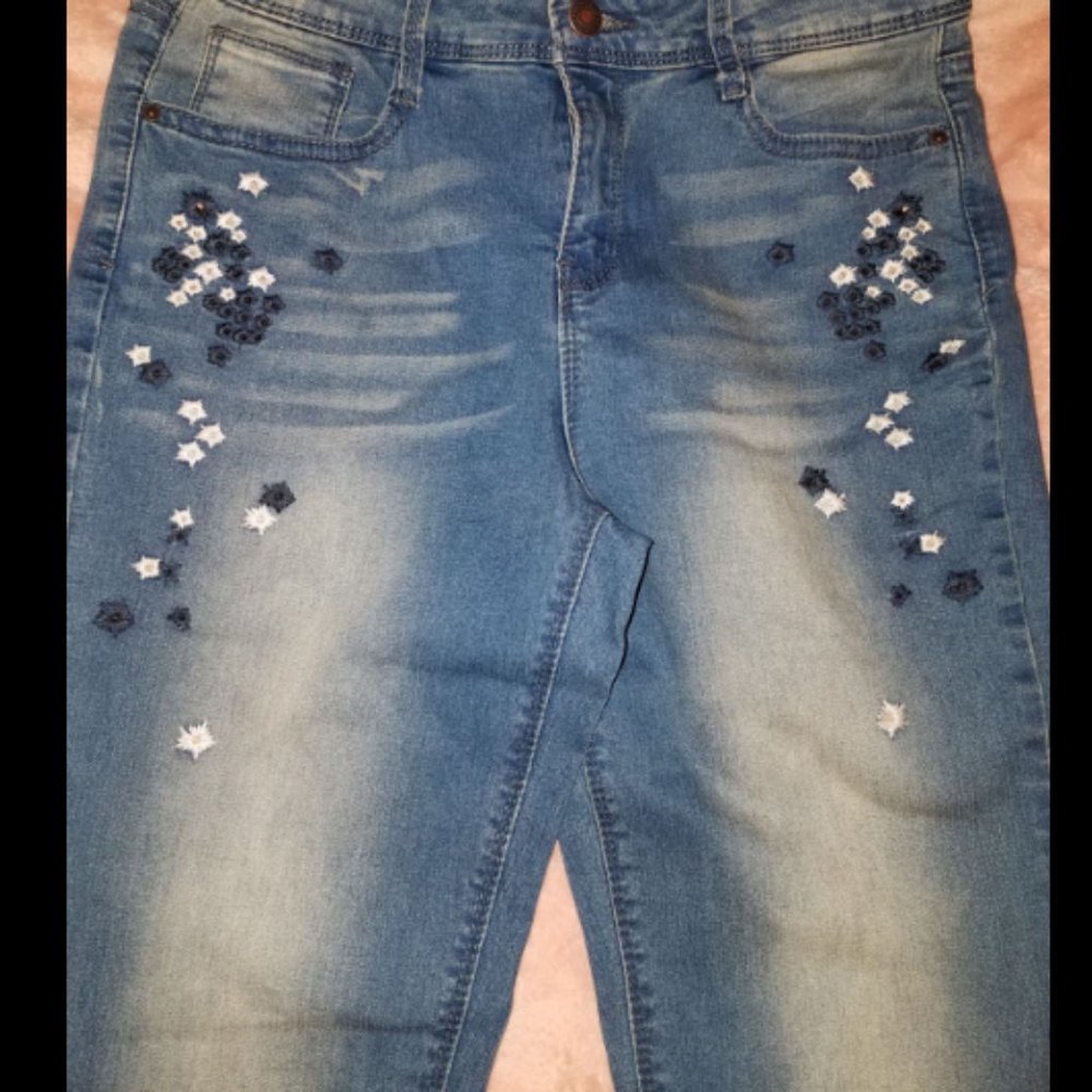 Black Daisy Kate Straight Leg Juniors 9